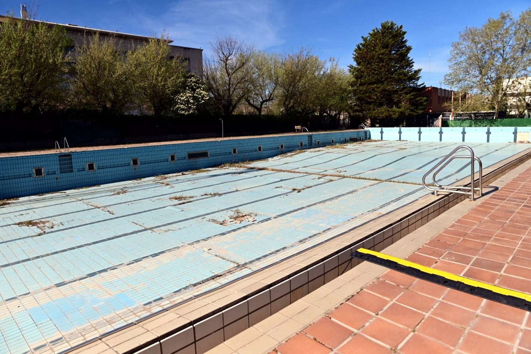 La Junta recibe ocho ofertas para reformar de manera integral la piscina del campus de Fuentenueva